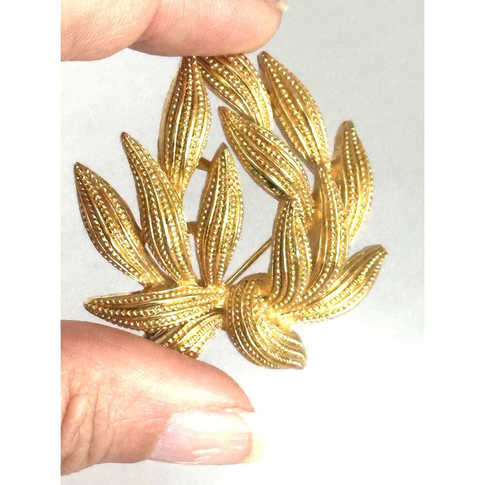 Vintage Crown Trifari Textured Gold Tone Leaf Brooch